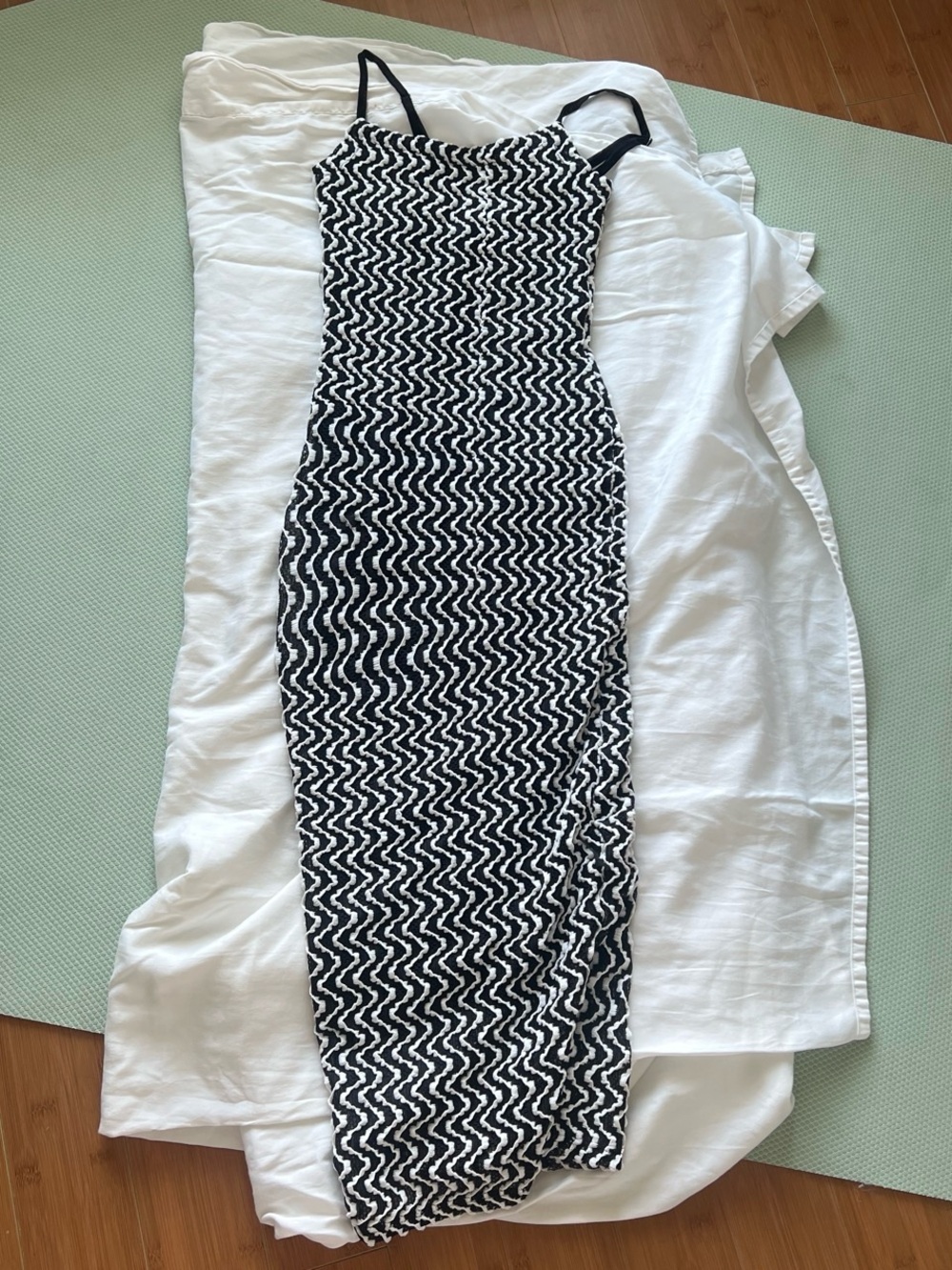 Fashion Nova Black and White Zigzag Maxi Dress